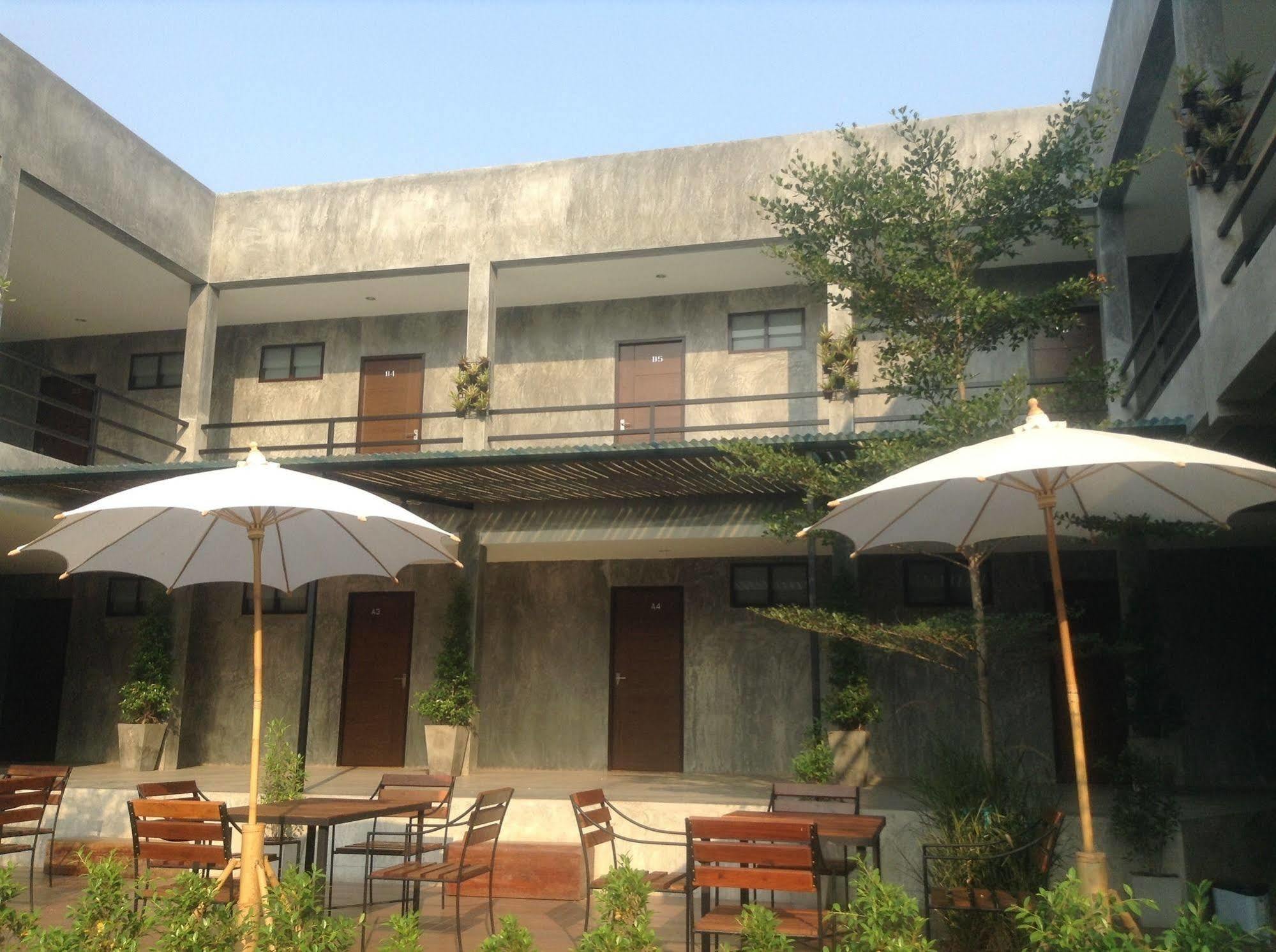 Come Moon Loft Hotel Phrae Exterior foto